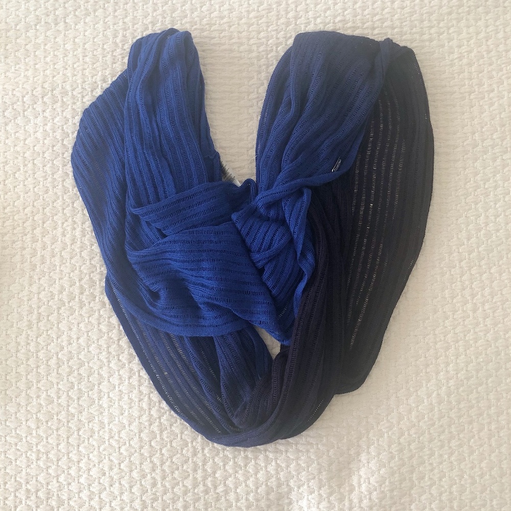 Calvin Klein | Gradient Blue Infinity Scarf - Picture 4 of 4